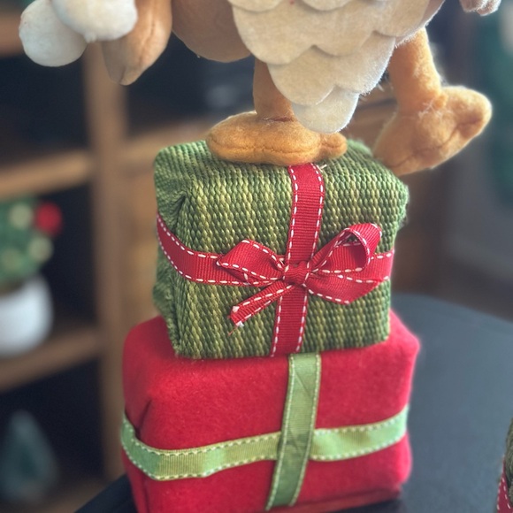 Beautiful Holiday Decor Christmas Owls (set of two) - Picture 4 of 6